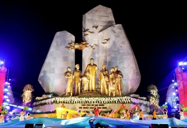 Phongnha Discovery Tours Ho Chi Minh Square: A Landmark of History in Dong Hoi